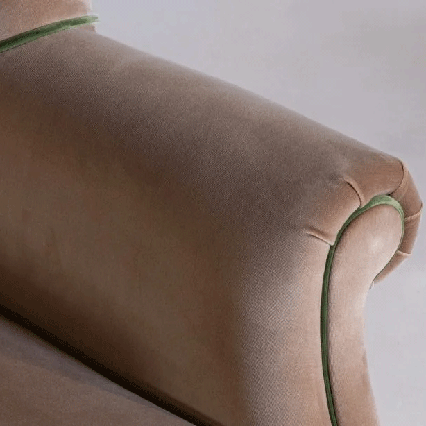 mantellassi-poltrona-pia-velluto-marrone-chiaro-bordino-verde-8-1024x614-xxx